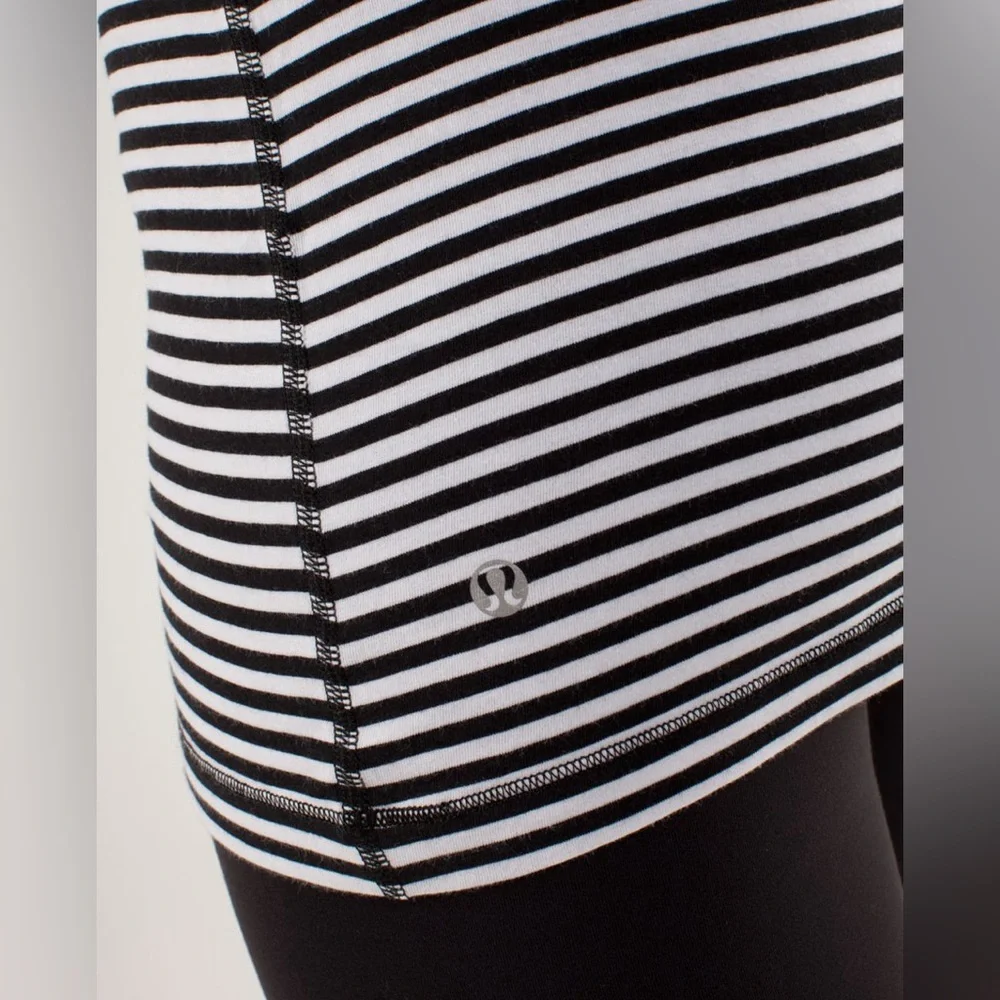 Lululemon Devotion Long Sleeve Tee Activewear Yoga Workout Stripes Stretchy Gym